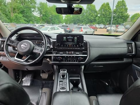 Used 2024 Nissan Pathfinder SL AWD/4WD image 12