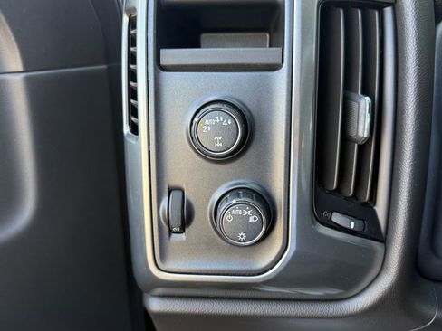 Used 2019 Chevrolet Silverado 1500 LT AWD/4WD image 17