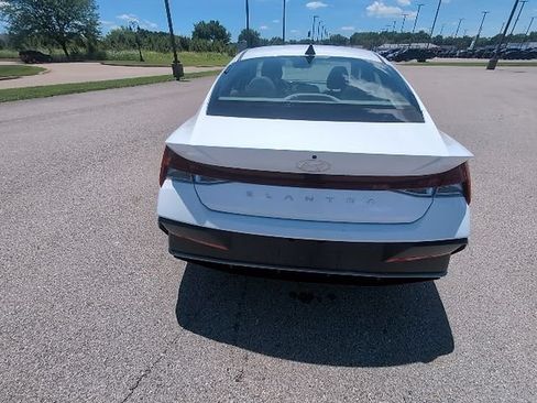 Used 2025 Hyundai Elantra SEL FWD image 5