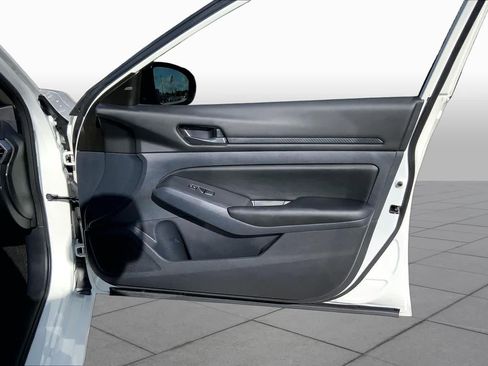 Used 2024 Nissan Altima 2.5 S FWD image 22