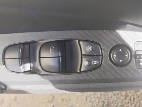 Used 2025 Nissan Altima 2.5 SV image 16