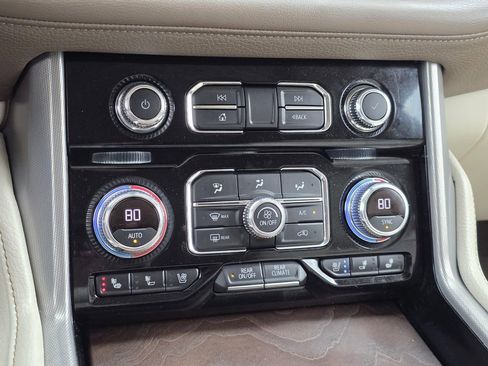 Used 2021 GMC Yukon XL Denali w/ Denali Premium Package image 40