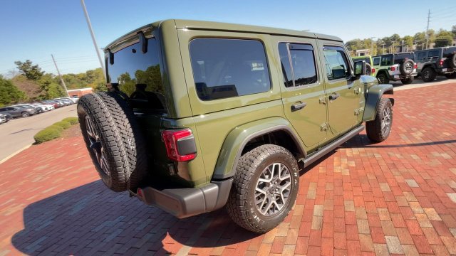 Used 2024 Jeep Wrangler Unlimited Sahara w/ Technology Group AWD/4WD image 9