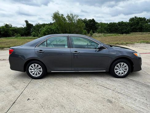 Used 2012 Toyota Camry LE image 2