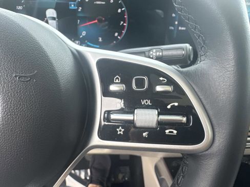 Used 2021 Mercedes-Benz GLB 250 image 28