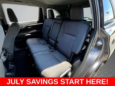 Used 2019 Toyota Highlander LE FWD image 30
