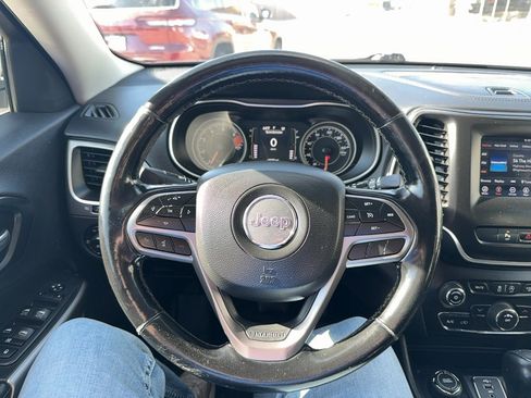 Used 2021 Jeep Cherokee Latitude Plus w/ Mopar Interior Package AWD/4WD image 10