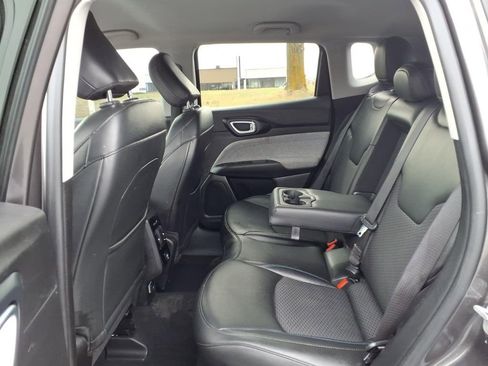 Used 2022 Jeep Compass Latitude AWD/4WD image 29