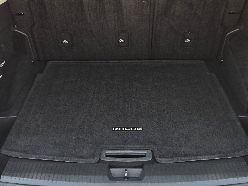 Certified 2023 Nissan Rogue SV FWD image 9