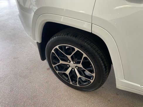 Used 2023 Jeep Grand Cherokee Summit image 24