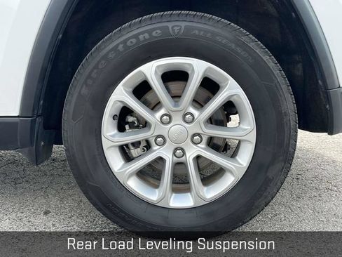 Used 2022 Jeep Grand Cherokee Laredo X AWD/4WD image 11