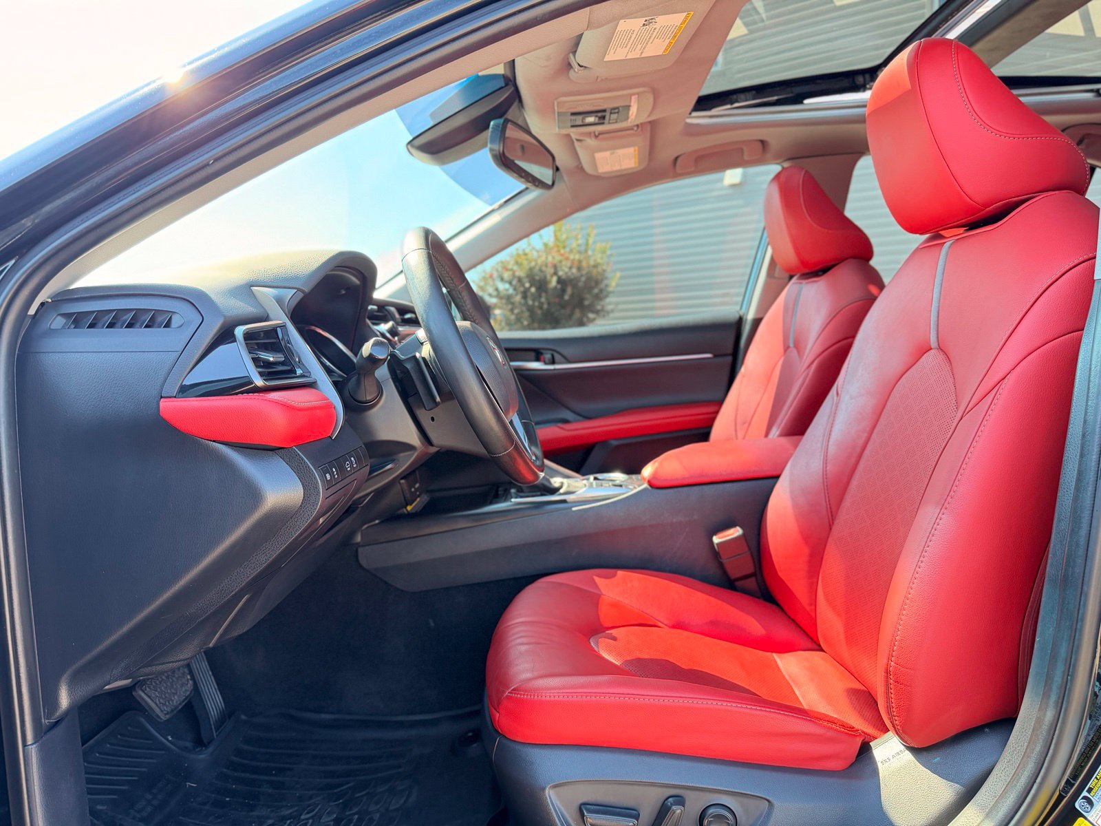 Used 2020 Toyota Camry XSE FWD image 21