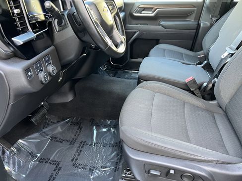 Used 2025 Chevrolet Silverado 2500 LT w/ Convenience Package image 16