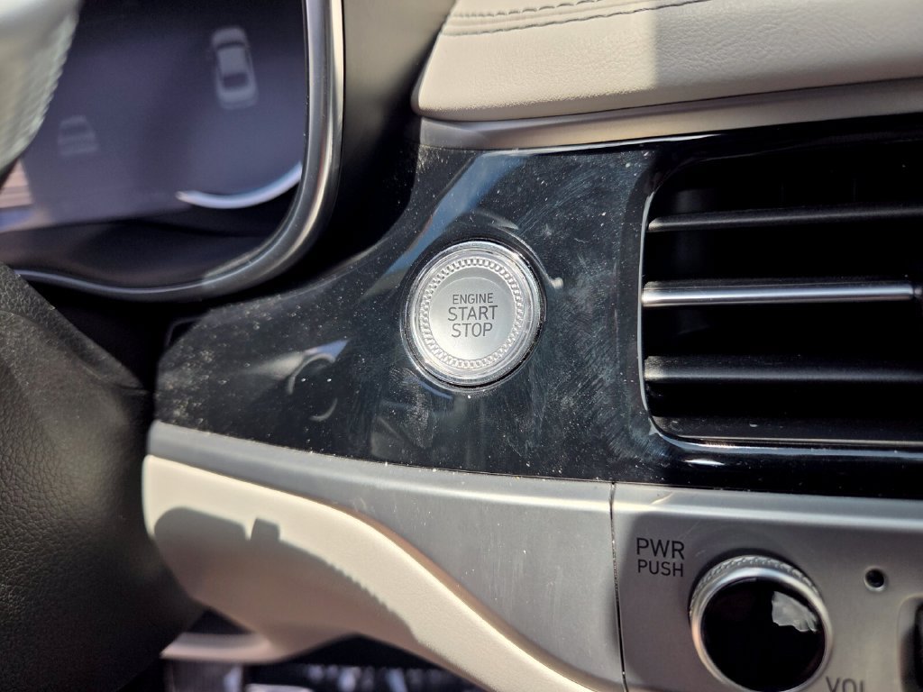 Used 2025 Genesis G70 2.5T RWD image 25