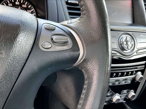 Used 2017 Nissan Pathfinder SV FWD image 13