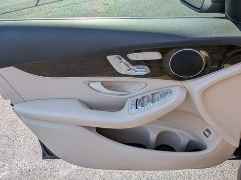 Used 2019 Mercedes-Benz GLC 300 image 14