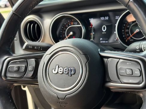 Used 2021 Jeep Gladiator Overland AWD/4WD image 24