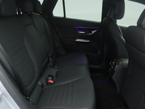 Used 2025 Mercedes-Benz GLC 350e 4MATIC image 29