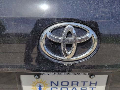 Used 2023 Toyota Highlander XLE AWD/4WD image 11