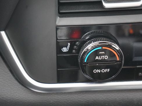 Used 2023 Nissan Rogue SV w/ SV Premium B Package AWD/4WD image 31