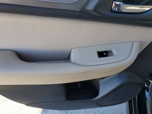 Used 2019 Subaru Outback 2.5i Premium image 16