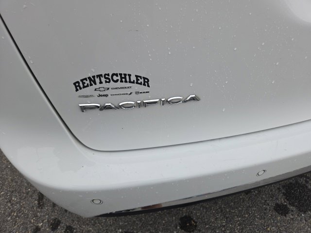 Used 2022 Chrysler Pacifica Touring-L w/ Uconnect Theater Family Group AWD/4WD image 25