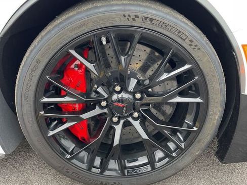 Used 2018 Chevrolet Corvette Z06 RWD image 9