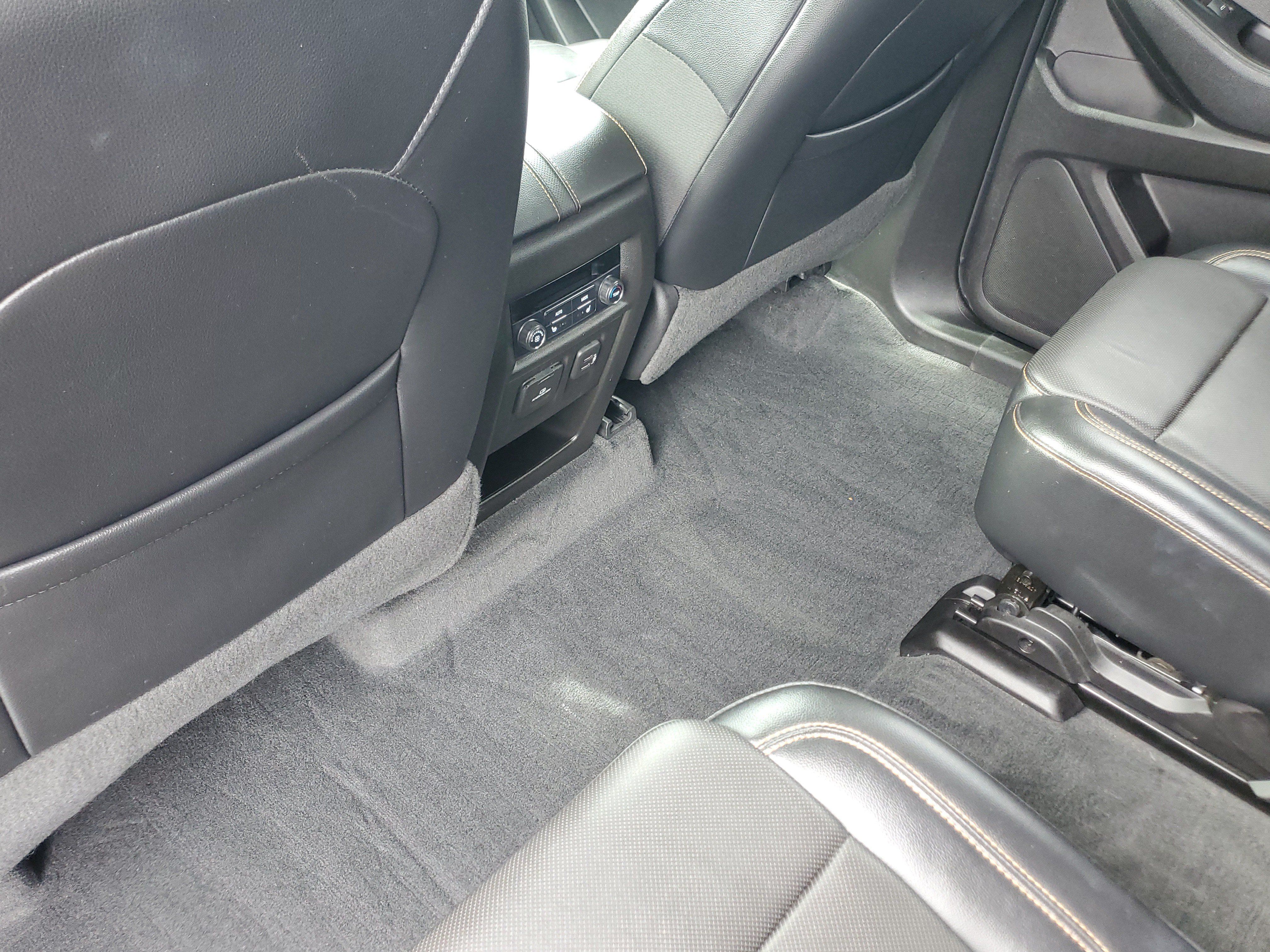 Used 2018 Chevrolet Traverse Premier w/ Driver Confidence II Package FWD image 12