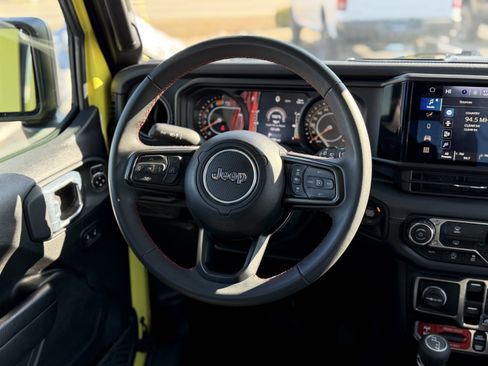 Used 2024 Jeep Wrangler Unlimited Rubicon image 15