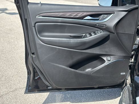 Used 2022 Buick Enclave Avenir image 8