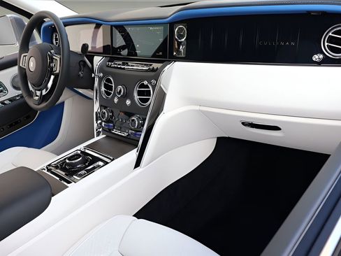 New 2026 Rolls-Royce Cullinan AWD/4WD image 26