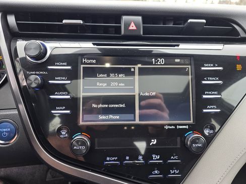 Used 2019 Toyota Camry LE w/ Sunroof Package image 24