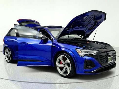 Used 2024 Audi Q8 e-tron Premium Plus AWD/4WD image 11