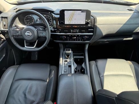 Used 2025 Nissan Pathfinder SL FWD image 23