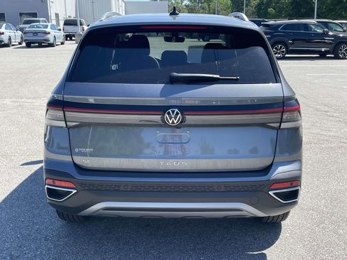 New 2026 Volkswagen Taos SE FWD image 5
