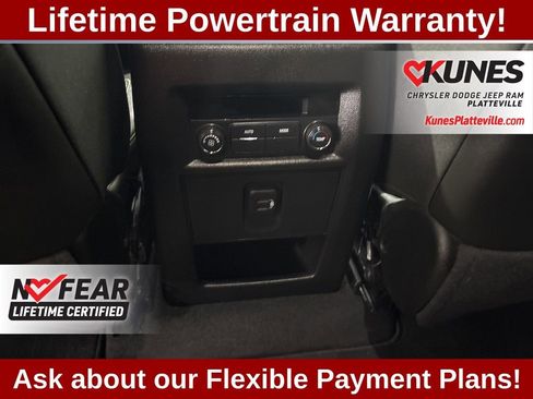 Used 2023 Chevrolet Traverse LT image 20