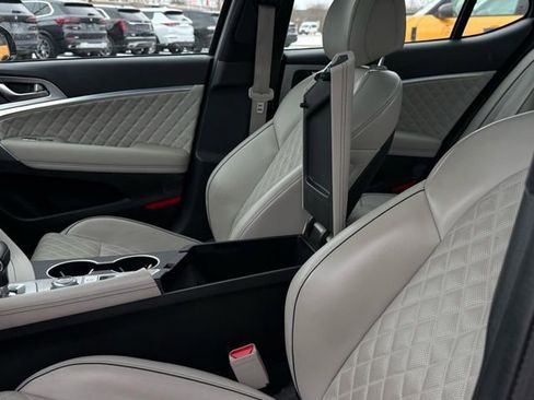 Used 2023 Genesis G70 3.3T w/ Sport Prestige Package image 31