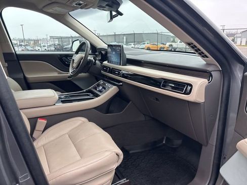 Certified 2023 Lincoln Aviator Reserve w/ Equipment Group 201A image 8