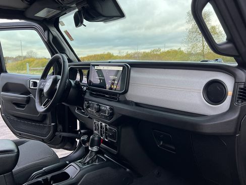 Used 2024 Jeep Wrangler Sport S image 30