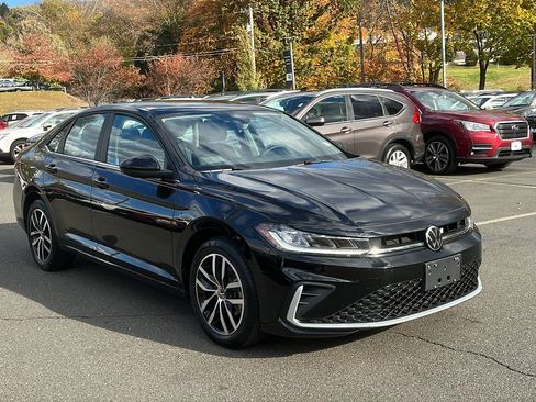 Used 2025 Volkswagen Jetta SE image 3