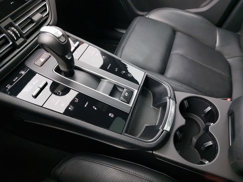 Certified 2024 Porsche Macan S image 27