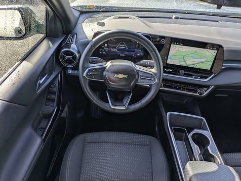 Used 2025 Chevrolet Equinox LT FWD image 15