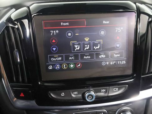 Used 2023 Chevrolet Traverse LT AWD/4WD image 47