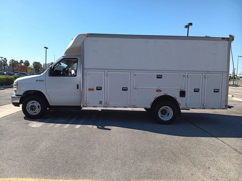 Used 2013 Ford E-450 and Econoline 450 Super Duty w/ Interior Upgrade Pkg RWD image 6