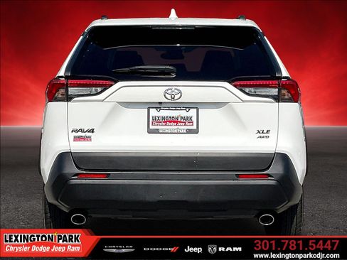 Used 2019 Toyota RAV4 XLE AWD/4WD image 6