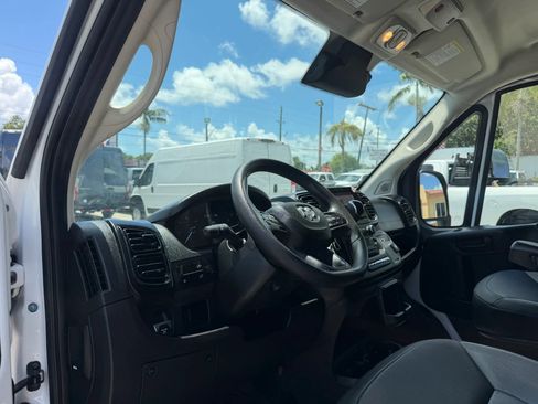 Used 2025 RAM ProMaster 2500 w/ Convenience Group FWD image 10