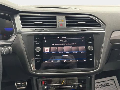 Used 2024 Volkswagen Tiguan SE R-Line image 13