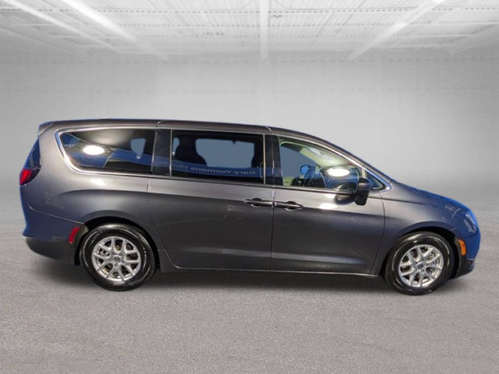 Used 2023 Chrysler Voyager LX FWD image 4