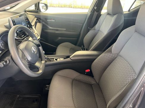 Used 2020 Toyota C-HR LE FWD image 4