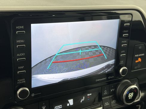 Used 2020 Toyota Highlander XLE AWD/4WD image 30